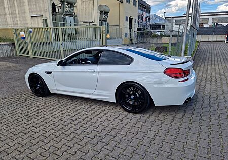 BMW M6 Coupé *DEUTSCH *SCHECKHEFT