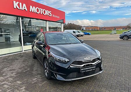 Kia Cee'd Ceed Spirit 1,5T-GDI DCT Spirit Navi LED JBL ACC