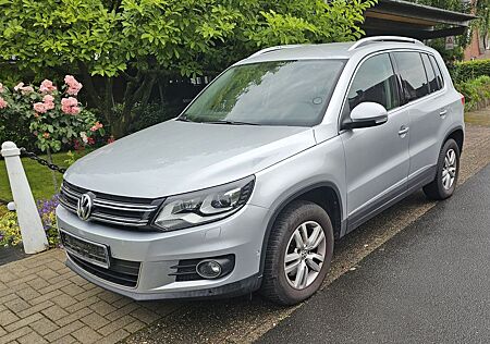 VW Tiguan Volkswagen 2.0 TDI DSG 4 Motion VOLLAUSSTATTUNG Blue