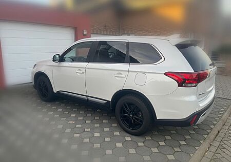 Mitsubishi Outlander 2.0 MIVEC Diamant+ ClearTec 2WD CV...