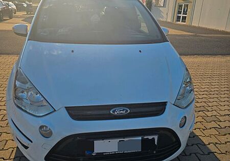 Ford S-Max 2,0 TDCi 103kW DPF Titanium Titanium