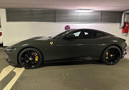 Ferrari Roma Coupe in Grigio Scuro Individuell