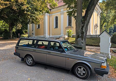 Volvo 240 GLT, 245