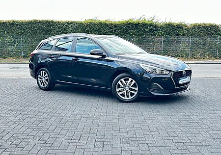 Hyundai i30 1.6 CRDi Kamera-Navi-PDC-SHZ-2.Hand-Klima-E6