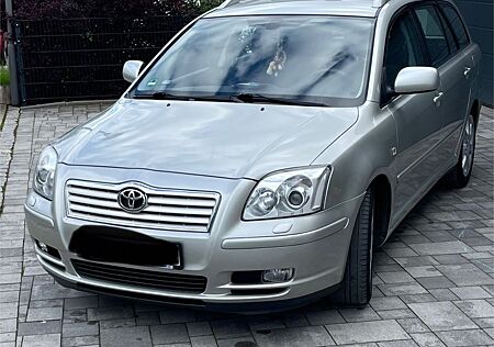 Toyota Avensis Kombi 2.0 T25 TÜV NEU