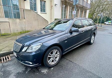Mercedes-Benz E 350 1. Hand, Scheckheft, AHK, Schiebedach, Leder