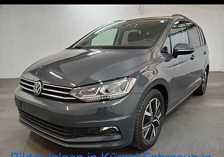 VW Touran Volkswagen DSG Easy Open STANDHZ-PANO-AHK-ACC-DYNAUD