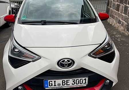 Toyota Aygo (X) Aygo (X) 1,0-l-VVT-i x-play connect x-shift ...