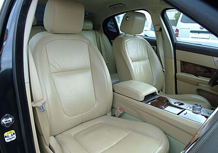 Jaguar XF 3.0 V6 Diesel Luxury*VOLLLEDER*EINPARKHILFE*A