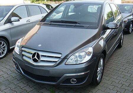 Mercedes-Benz B 180 Automatik / Akt. Park. / Sitzheizung