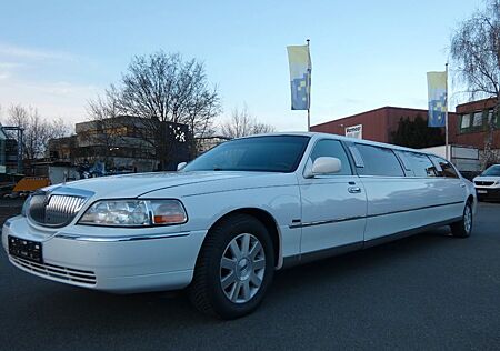 Lincoln Town Car Stretchlimousine 8,60 m 9 Personen
