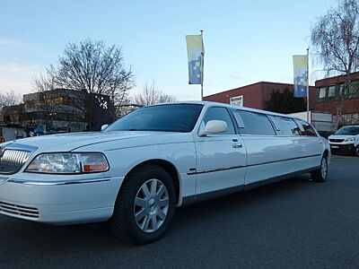 Lincoln Town Car Stretchlimousine 8,60 m 9 Personen