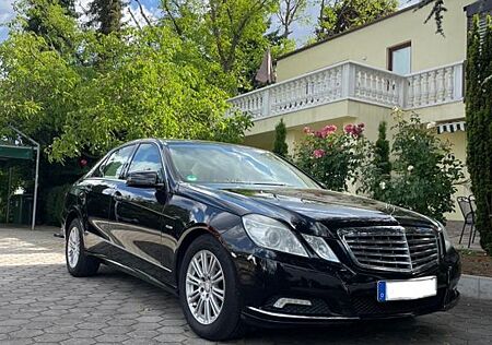 Mercedes-Benz 220