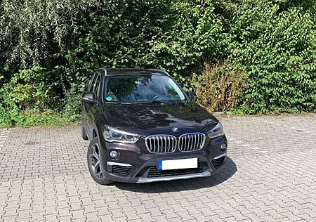 BMW X1 sDrive18d xLine +8fach bereift+Dachbox+Reling