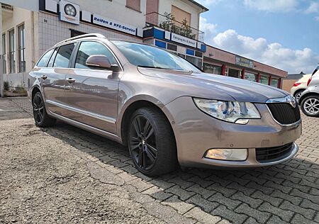 Skoda Superb Combi Elegance, Xenon,PDC,Navi,Leder,AHK