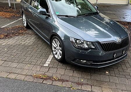 Skoda Superb 2.0 TDI 125 4x4 DSG Allrad LED AHK 8F.Ber