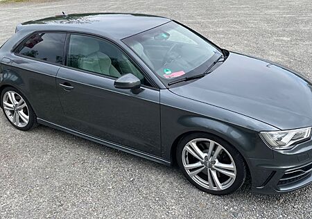 Audi S3 2.0 TFSI quattro -