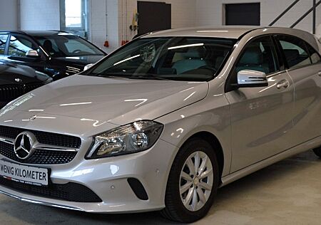 Mercedes-Benz A 180 /orig. 12291 km/Kamera/SHZ/Style/Automatik