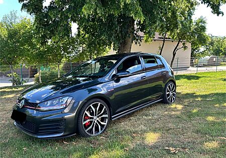 VW Golf Volkswagen 2.0 TSI DSG GTI Navi Pro ACC Leder Pano