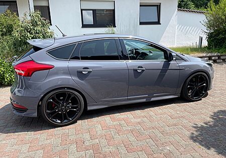 Ford Focus 2,0 EcoBoost ST Leder-Sport-Paket ST