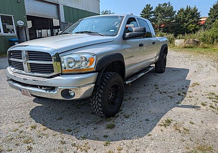Dodge RAM Mega Cab 5.7L Hemi Lifted 2WD