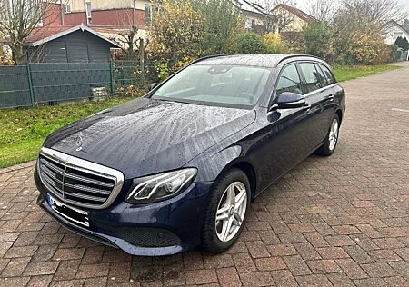 Mercedes-Benz E 220 d T Autom. -