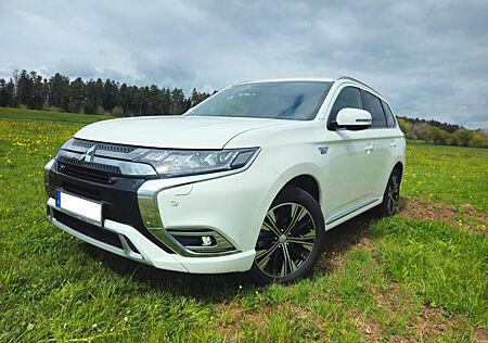 Mitsubishi Plug in Hybrid Outlander Outlander 2.4 PHEV/4WD/AHK/SHZ/360/Garantie