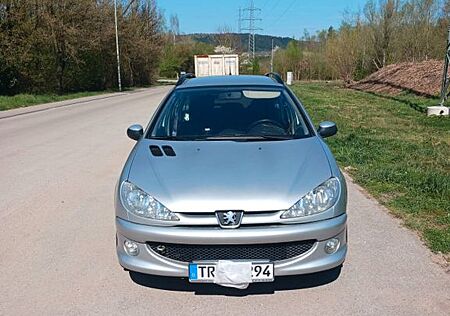 Peugeot 206 2.0 Diesel Kombi AHK TÜV 03.26 TOP