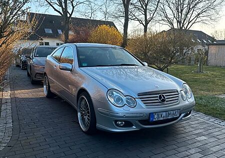 Mercedes-Benz 230 C Sportcoupe V6 204 PS
