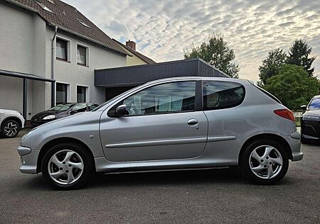 Peugeot 206 Automatik*tadelloser Zust.*Allwetterreifen*