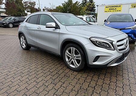 Mercedes-Benz GLA 200 GLA -Klasse Panorama