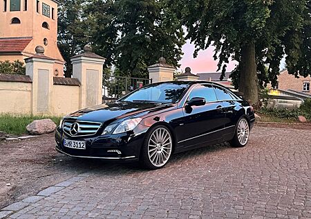 Mercedes-Benz E 350 Coupé CGI BlueEFFICIENCY AVANTG....