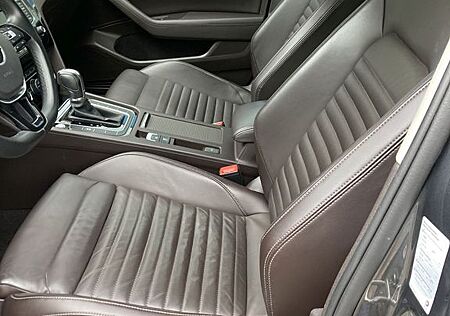 VW Passat Variant Volkswagen 2.0 TDI DSG Highline Variant ...