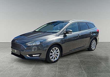 Ford Focus Turnier Titanium Automatik/AHK/8fach/TÜV