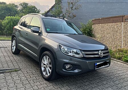 VW Tiguan Volkswagen 2.0 TDI DSG 4MOTION LOUNGE Sport & St...
