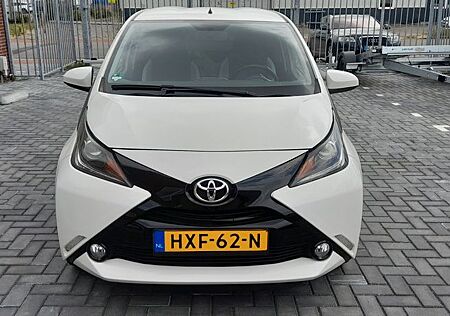 Toyota Aygo (X) Aygo (X) 1,0-l-VVT-i x-play touch x-play touch