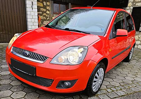 Ford Fiesta Ghia Klimaautomatik+PDC+Winterpaket