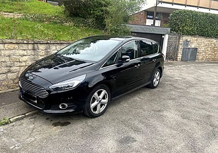 Ford S-Max 2,0 TDCi 132kW Titanium PowerShift Tit...