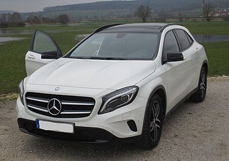 Mercedes-Benz GLA 200 Urban Urban Pano AHK