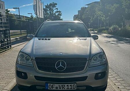 Mercedes-Benz ML 350 -