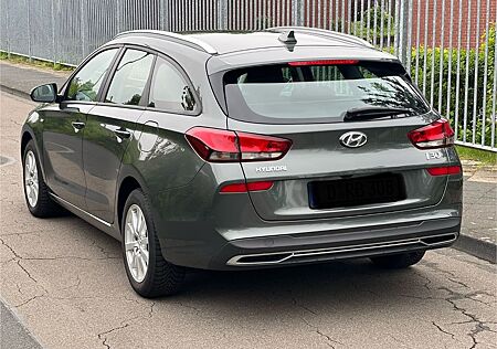 Hyundai i30 1.5 T-GDI Hybrid Advantage Advantage