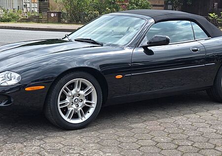 Jaguar XK8 Cabriolet Automatik 1. Hand erst 52.700 km