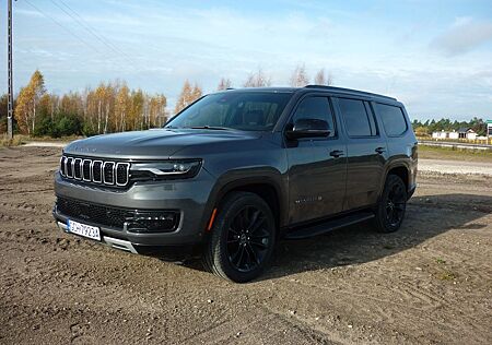 Jeep Wagoneer 5.7 hemi 4x4 8 person lpg