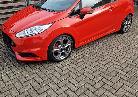 Ford Fiesta 1.6 EcoBoost ST MP215