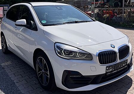 BMW 220 i Active Tourer Sport Line/NAV/LED/KAMERA/SH
