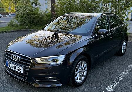Audi A3 1.6 TDI Attraction Sportback Attraction Xenon