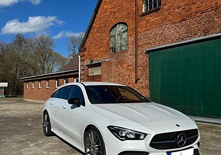 Mercedes-Benz CLA 200 Shooting Brake - AMG Line - Night Paket