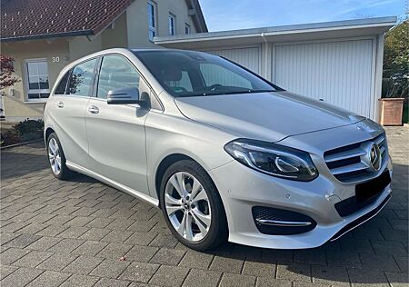 Mercedes-Benz B 220 4MATIC // Top Ausstattung, top gepflegt