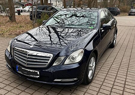 Mercedes-Benz E 200 Scheckheft Gepflegt / TÜV 10/27