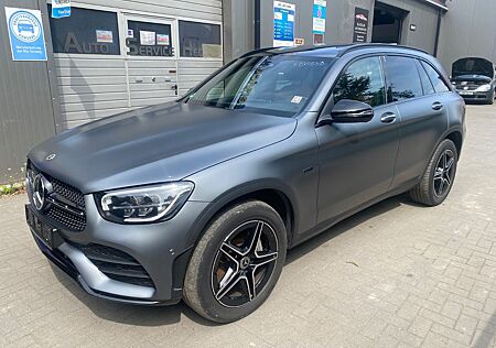 Mercedes-Benz GLC 300 e 4Matic AMG LINE / Panorama/ Head up